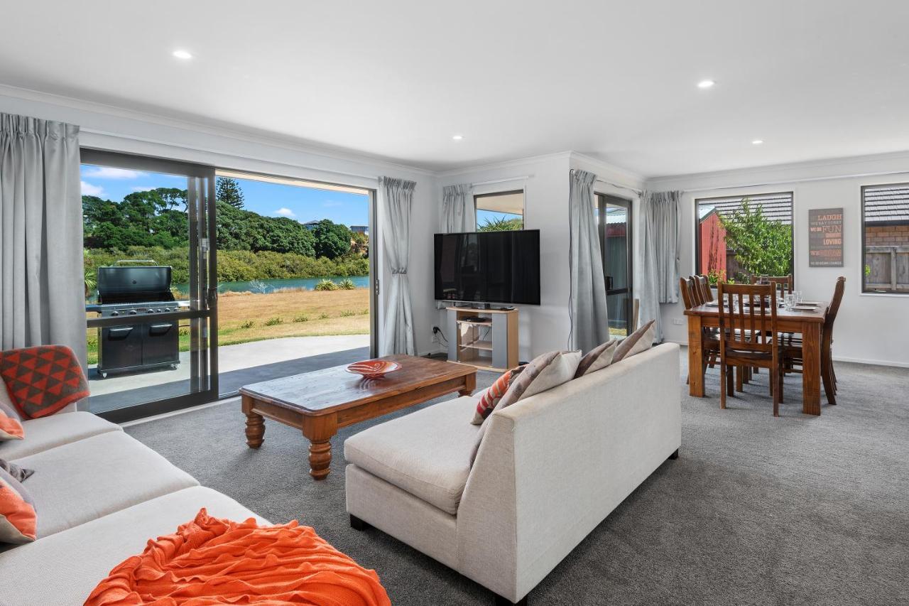 The Waterfront Ruakaka - Ruakaka Holiday Home Exterior photo