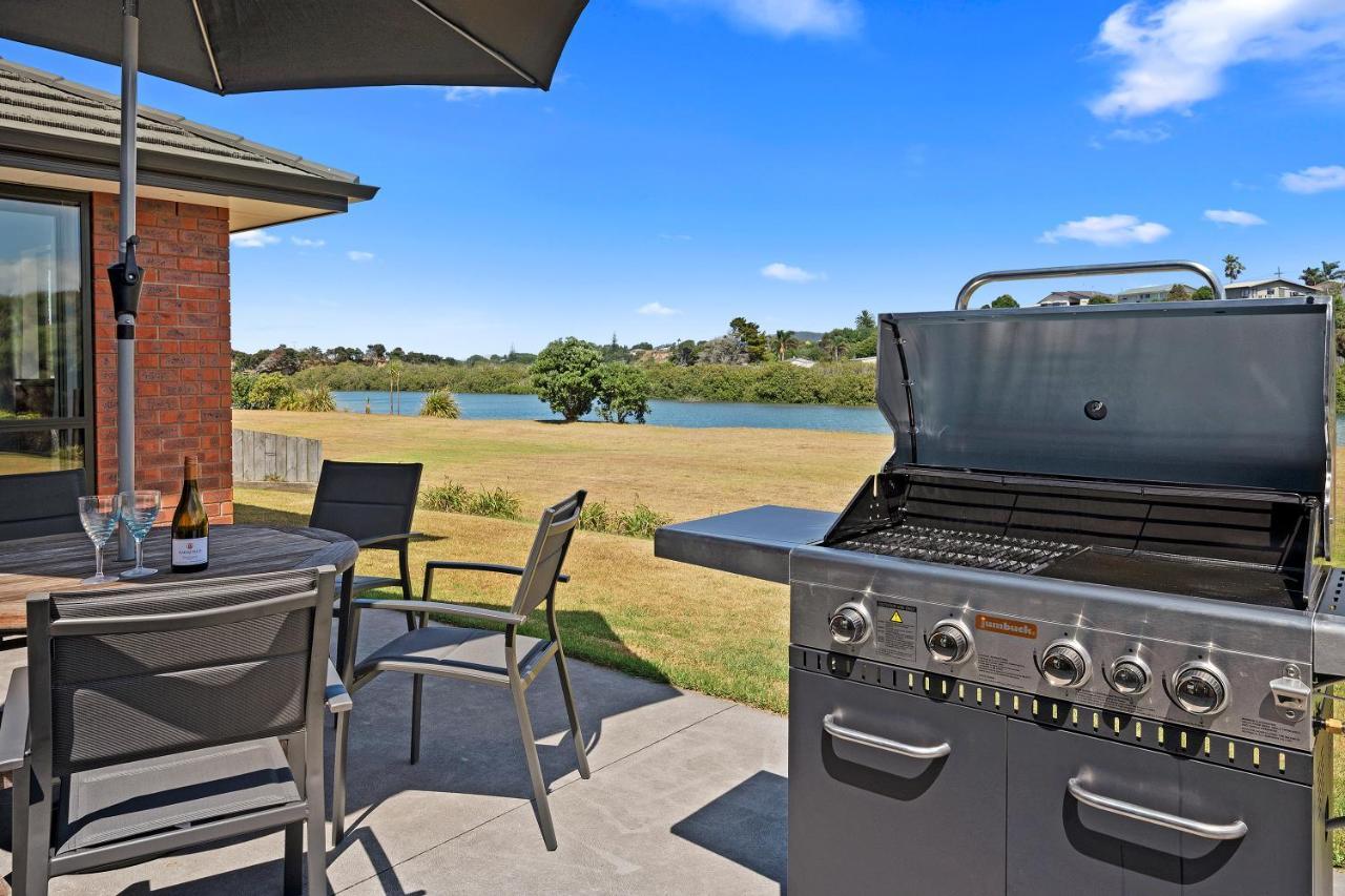 The Waterfront Ruakaka - Ruakaka Holiday Home Exterior photo